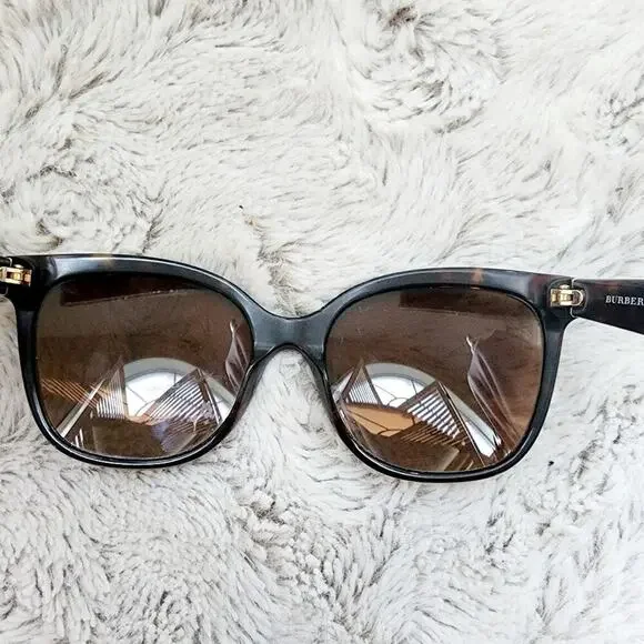 BURBERRY TORTISE SHELL SUNGLASSES - Picture 2 of 8